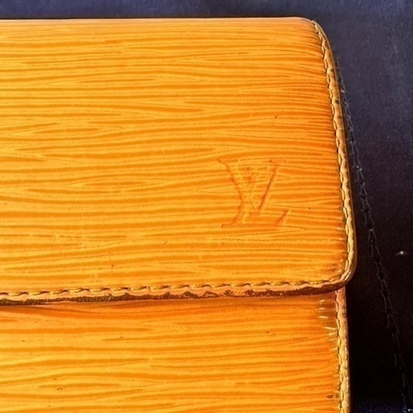 Louis Vuitton Monogram Canvas Sarah Wallet. Orange. - Picture 4 of 16